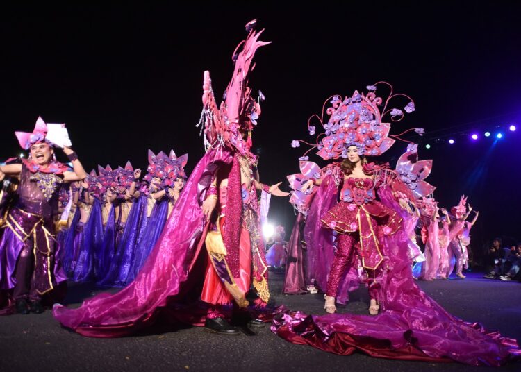 Gudang Garam Angkat Tema “Kerajaan Bunga Anggrek” di Dhoho Night Carnival 2026
