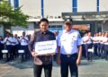 Preventif Kecelakaan di Perlintasan Mengkreng, Aris Susanto Terima Penghargaan dan Uang Pembinaan dari KAI Daop 7