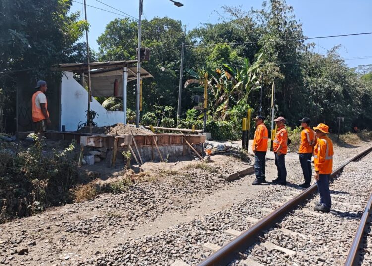 KAI Daop 7 Madiun Inspeksi Jalur Blitar–Talun dan Cek Progres Gardu JPL Baru