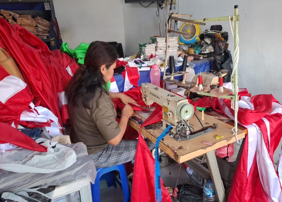 Penjualan Bendera Merah Putih di Kota Kediri Melonjak hingga 60 Persen Jelang HUT ke-81 RI