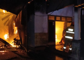 Pemilik Rumah Mengalami Luka Bakar, Kebakaran Lumpuhkan Garasi dan Bangunan Utama