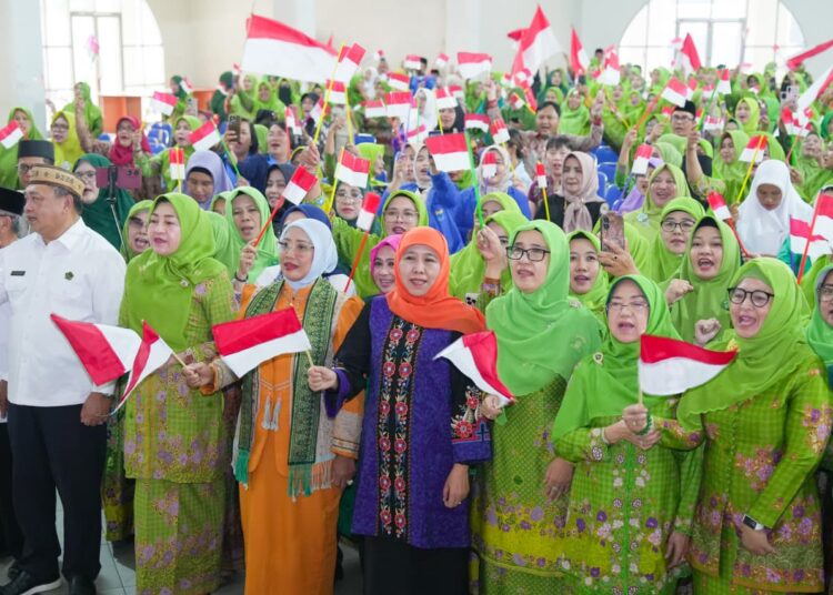 Khofifah dan Ribuan Kader Muslimat NU di Kalbar Gaungkan Seruan Perdamaian Dunia untuk PBB