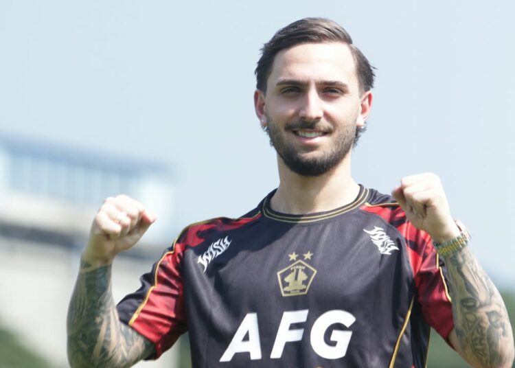 engkapi Kuota Asing, Persik Kediri Resmi Boyong Reno Piscopo dari Melbourne Victory