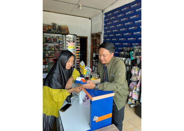 Garis Terdepan Inklusi Keuangan, Agen BRILink Bawa Layanan Bank Langsung ke Warga Desa Nganjuk