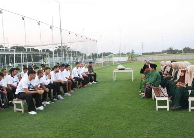 Persik Kediri Santuni Anak Yatim Jelang Kick-off BRI Super League 2026/2027