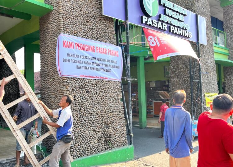 Dinilai Tak Memihak, Pedagang Pasar Pahing Kediri Tolak Kebijakan Baru Perumda Joyoboyo