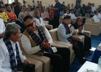 BULOG dan Menko Pangan Salurkan 7,5 Ribu Ton Beras Bantuan di Kediri