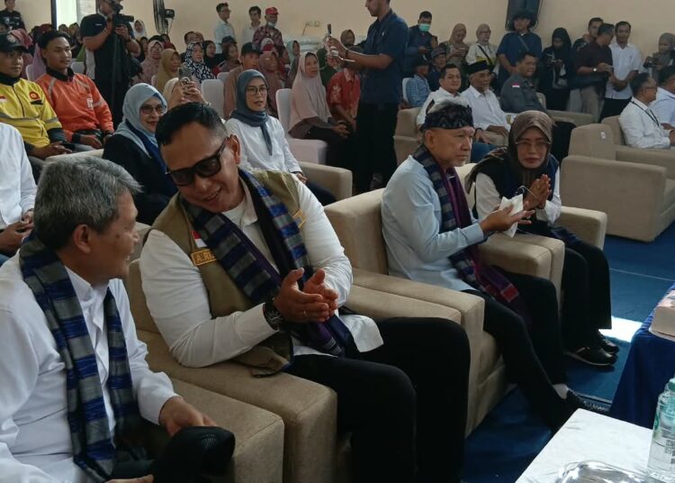 BULOG dan Menko Pangan Salurkan 7,5 Ribu Ton Beras Bantuan di Kediri