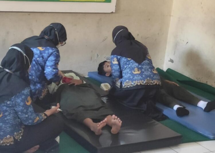 Santap Chicken Katsu Program MBG, 9 Siswa SD di Kediri Diduga Keracunan