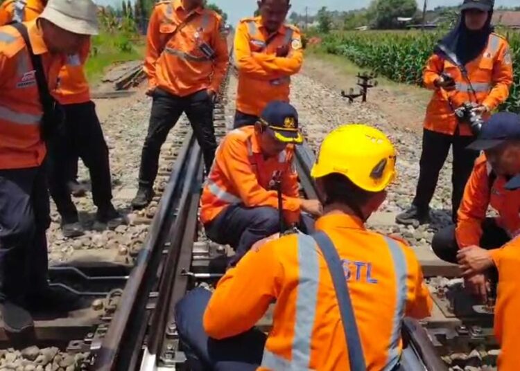 Pastikan Keselamatan Jalur Kediri–Tulungagung, Petinggi KAI Daop 7 Madiun Turun Langsung Cek Rel