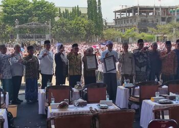 Rekor MURI Pecah di Kediri! 10.000 Santri Lirboyo Membatik Massal